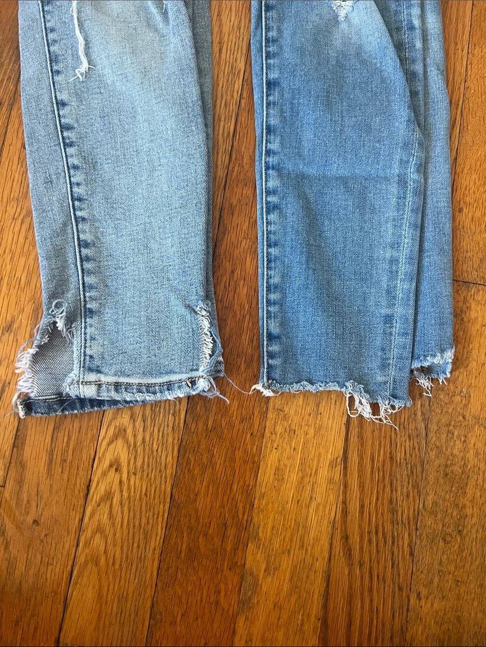 American Eagle Outfitters Light Blue & Medium Blue Distressed jeggings